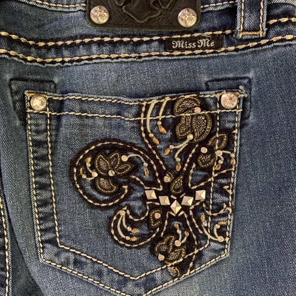 Lady’s Jean - Picture 3 of 3